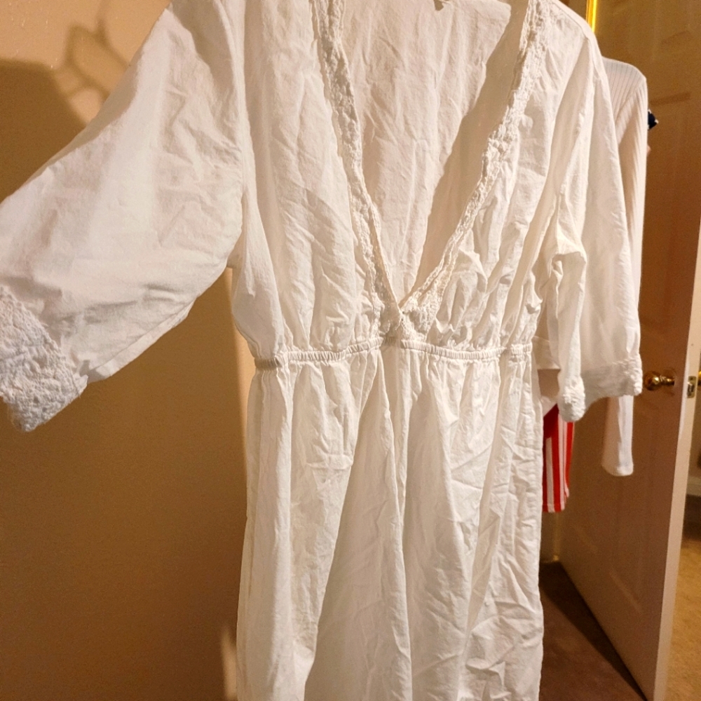 Nice white dress 👗